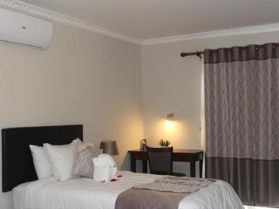 Juda Haus Lodge Катима Мулило Екстериор снимка