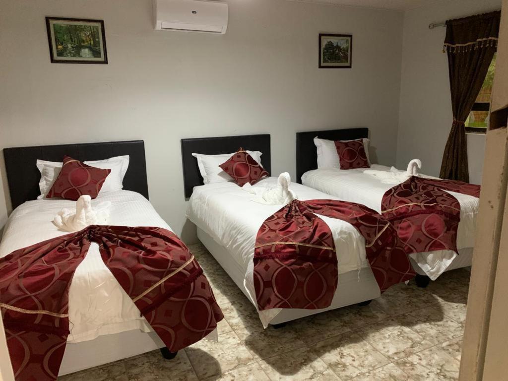 Juda Haus Lodge Катима Мулило Екстериор снимка