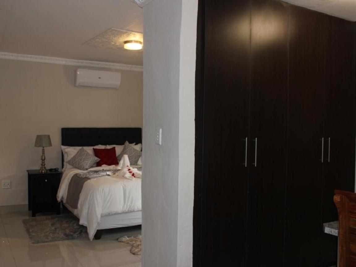 Juda Haus Lodge Катима Мулило Екстериор снимка