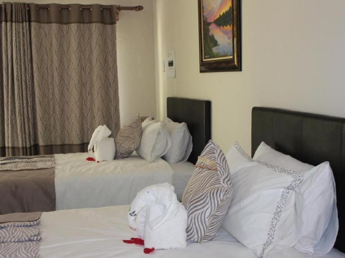 Juda Haus Lodge Катима Мулило Екстериор снимка