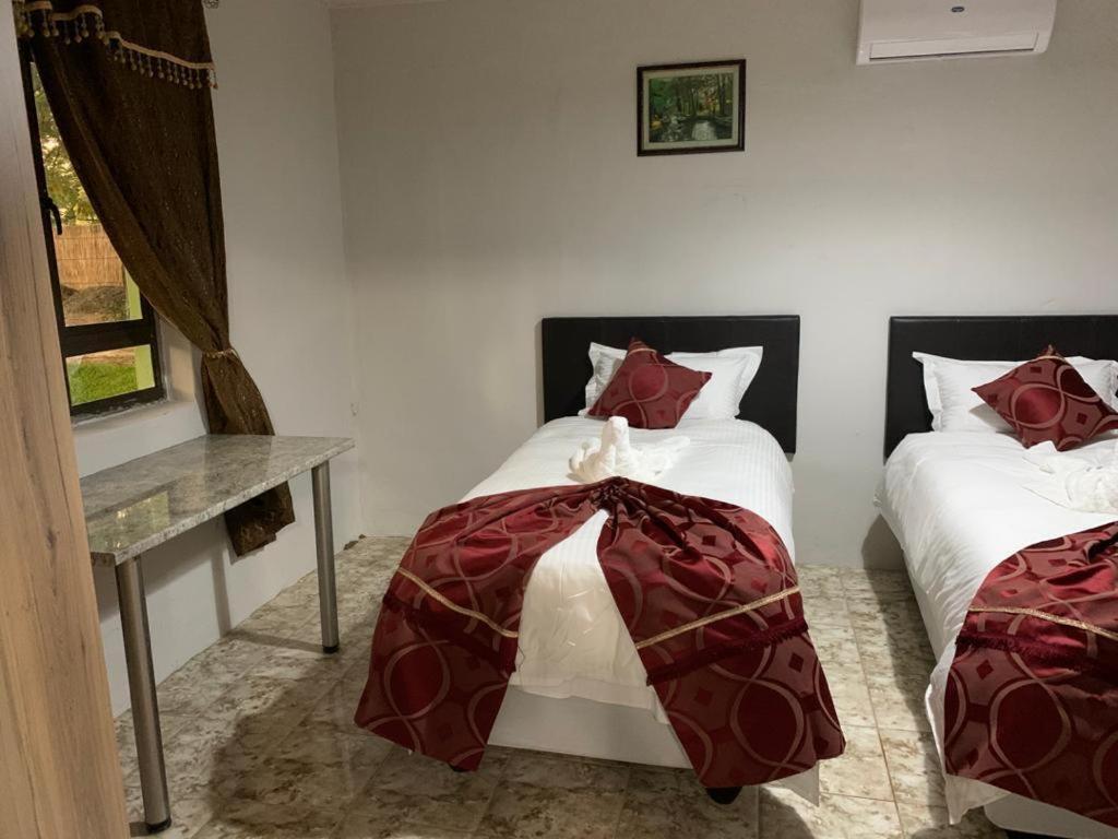 Juda Haus Lodge Катима Мулило Екстериор снимка