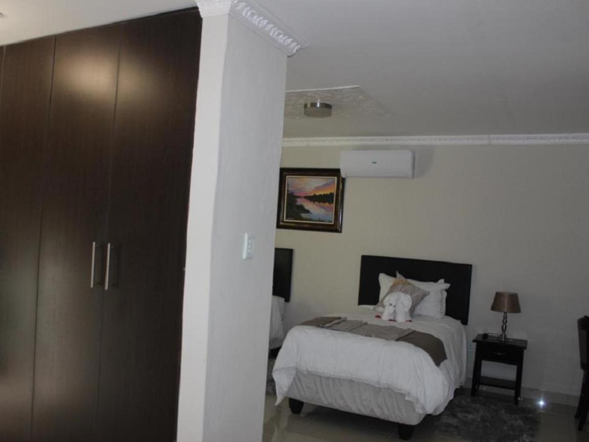 Juda Haus Lodge Катима Мулило Екстериор снимка