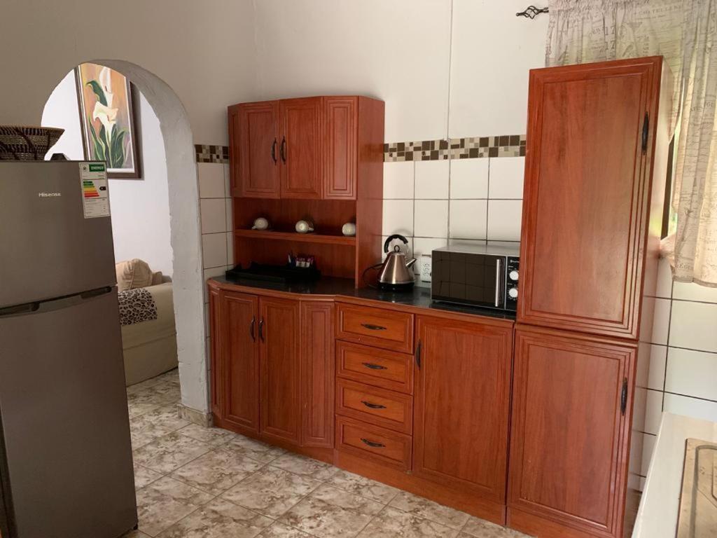Juda Haus Lodge Катима Мулило Екстериор снимка