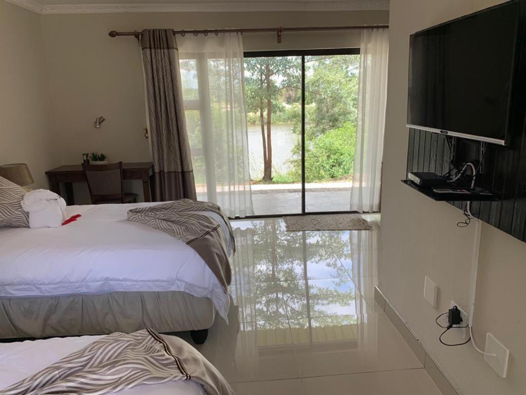 Juda Haus Lodge Катима Мулило Екстериор снимка